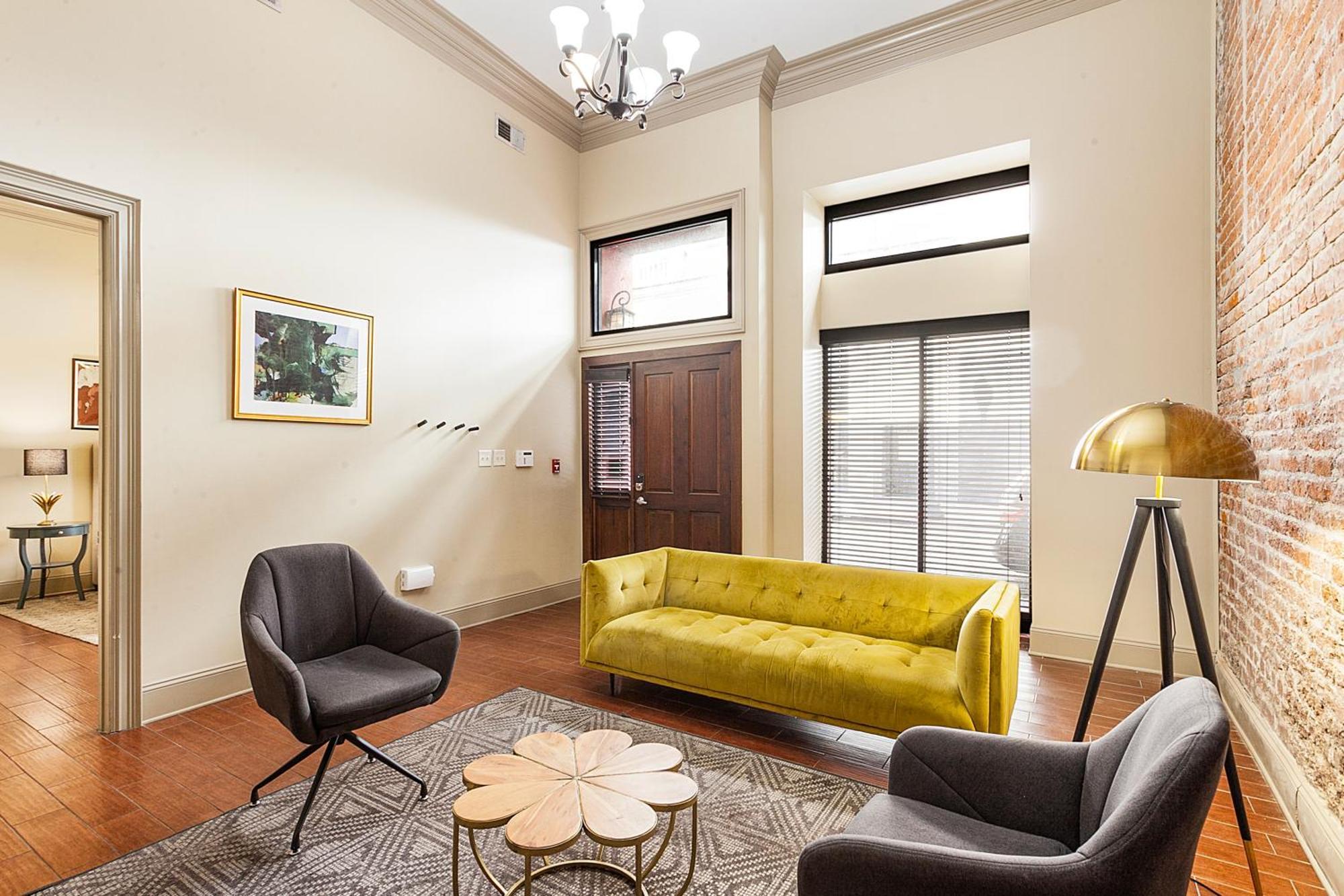 Chuck's Place Apartment