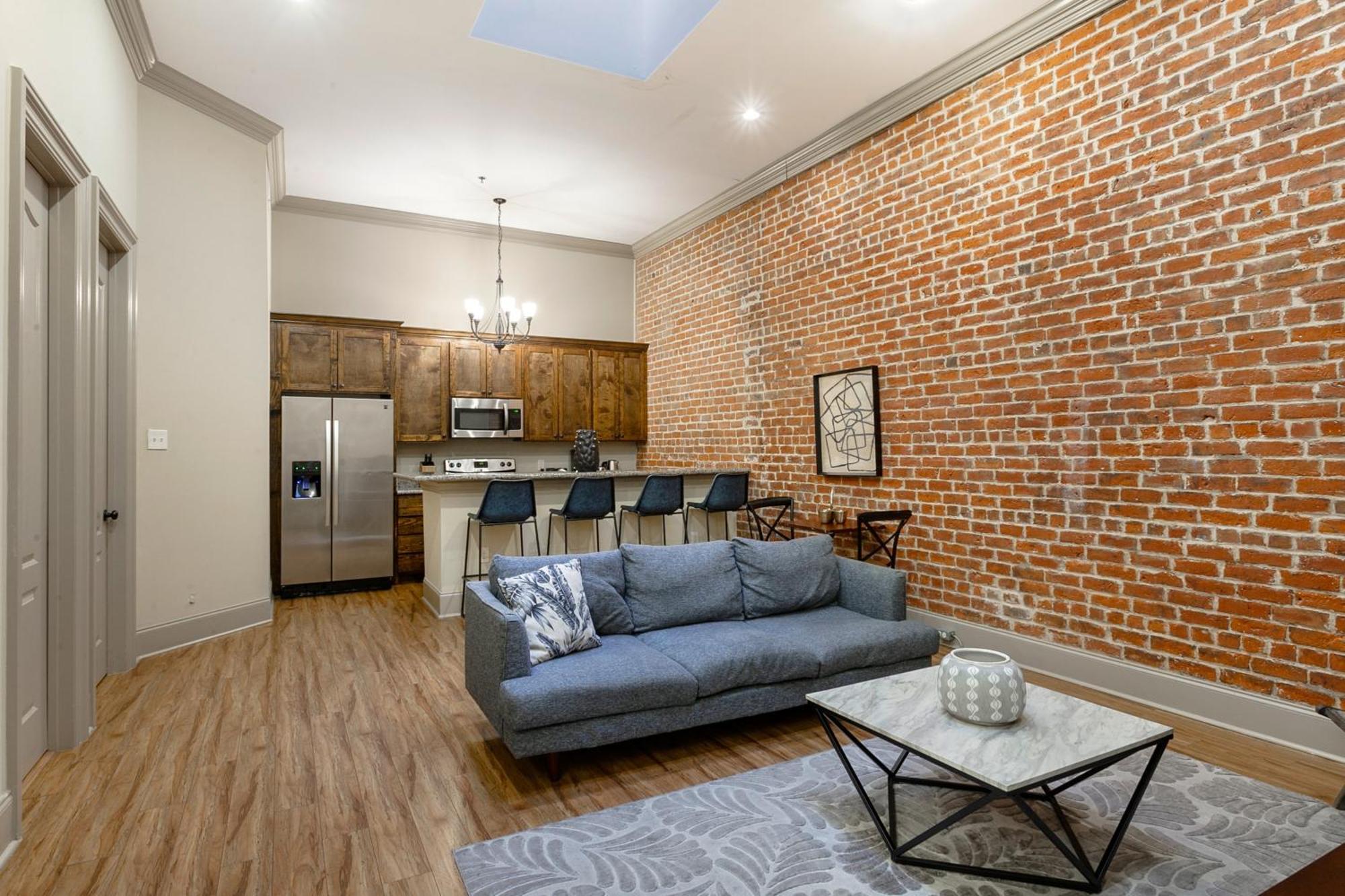 Chuck's Place Apartment