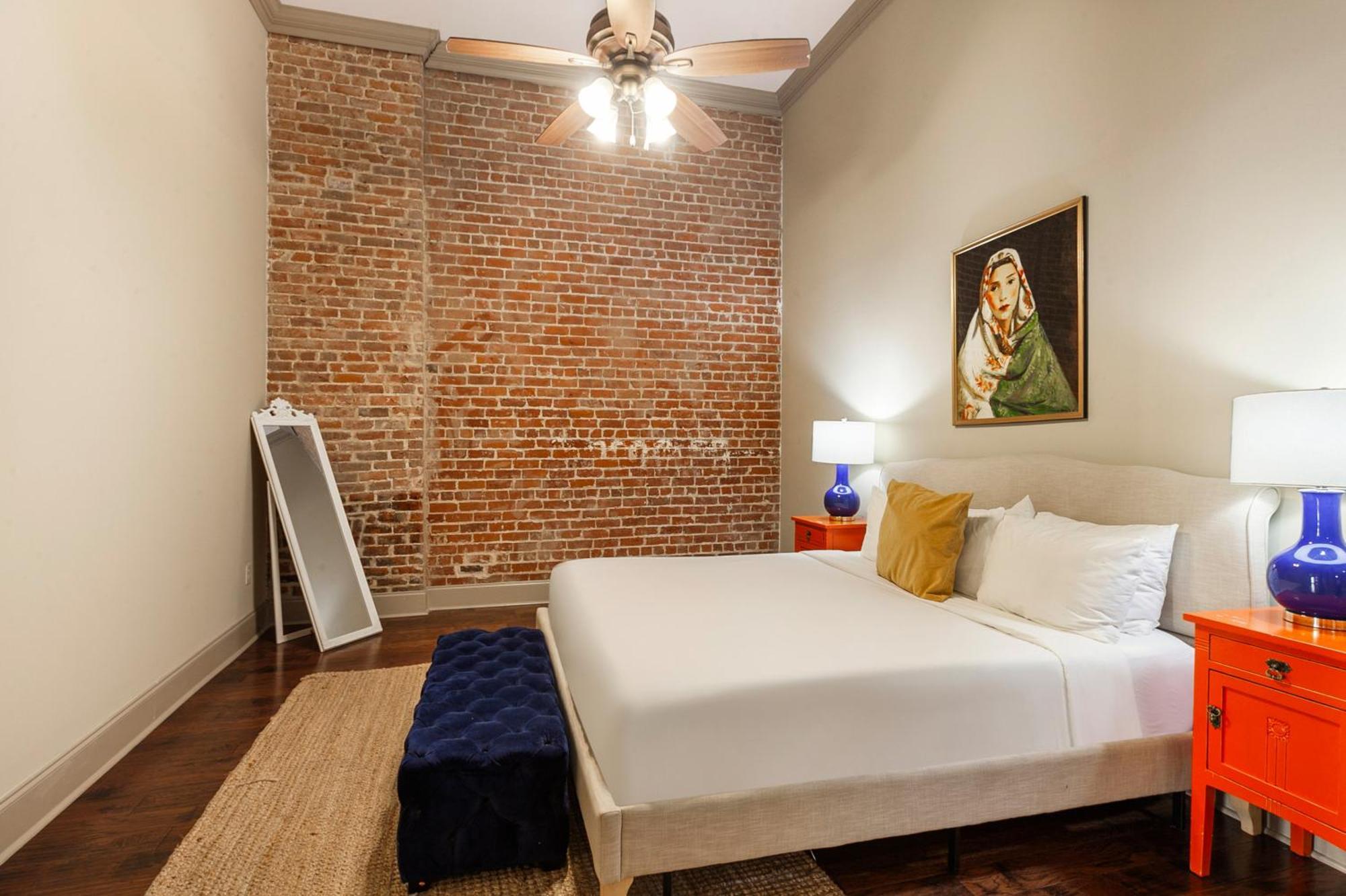 Chuck's Place Apartment *